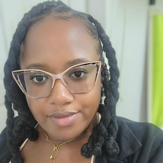 Babysitter in Point Fortin: Desha