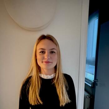 Babysitter in Bougival: Marine