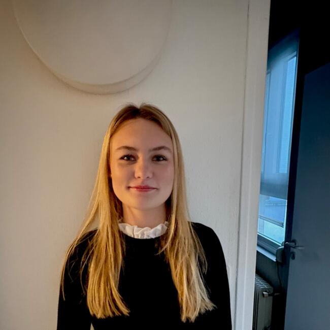 Babysitter in Bougival: Marine