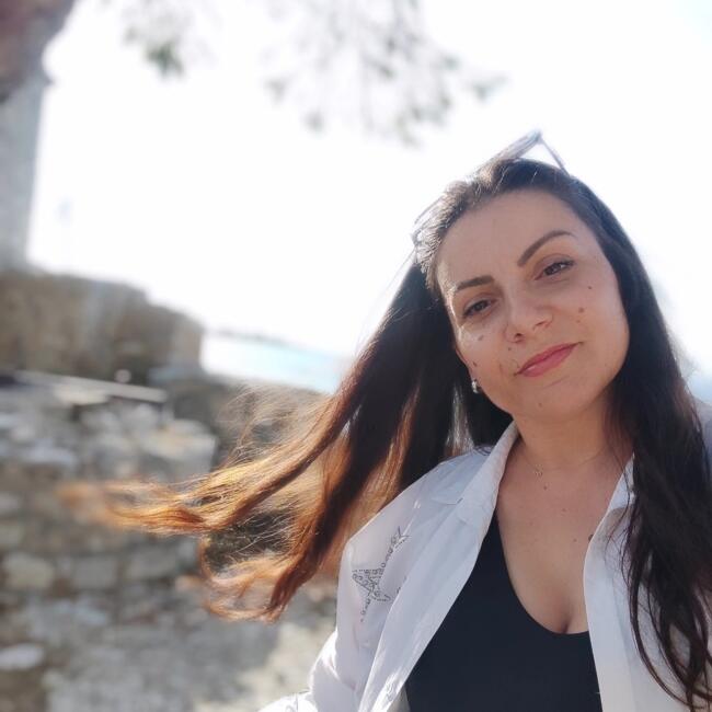 Babysitter in Aigio: Λαμπρινή