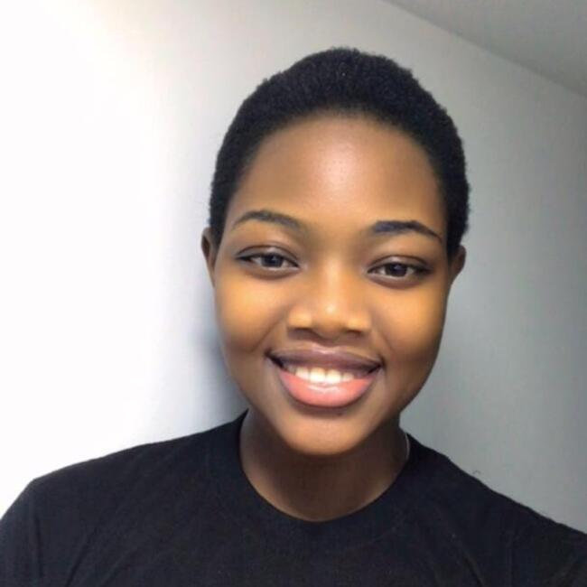 Babysitter in Dubai: Regina