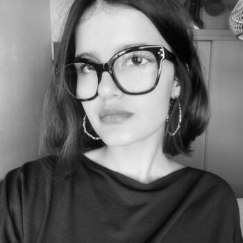 Babysitter in Saint-Médard-en-Jalles: Eva