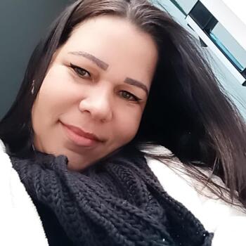 Babysitter em Maia: Adriana
