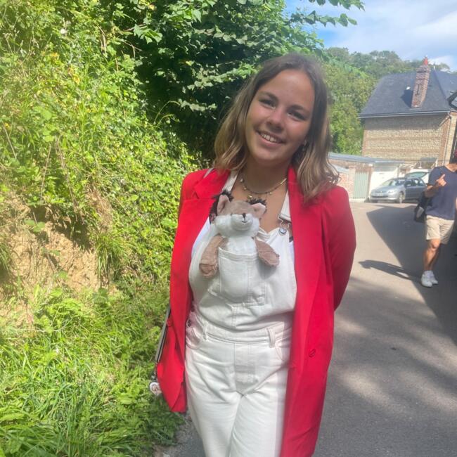 Babysitter in Amiens: Loane