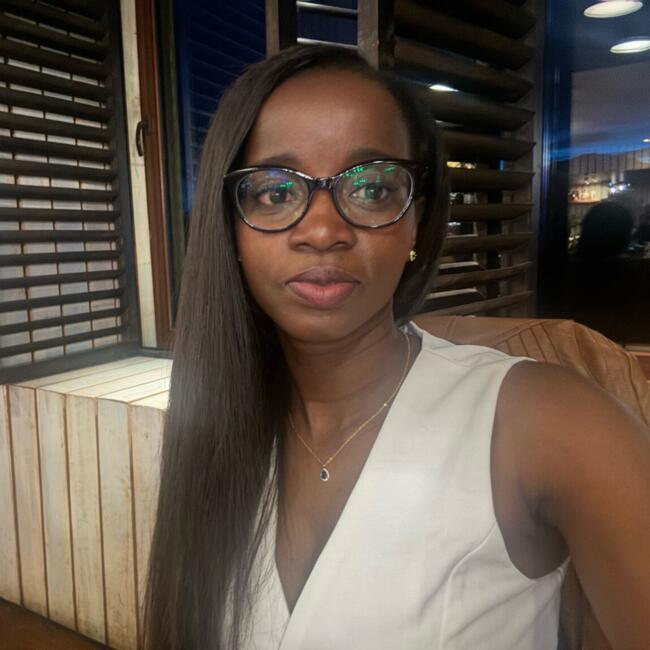 Babysitter in Dubai: Paola andrea