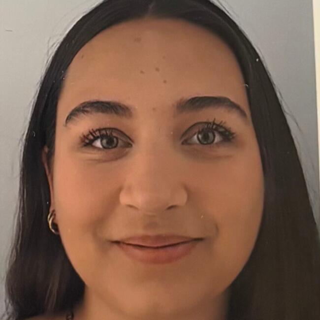 Baby-sitter à Fréjus: Elena