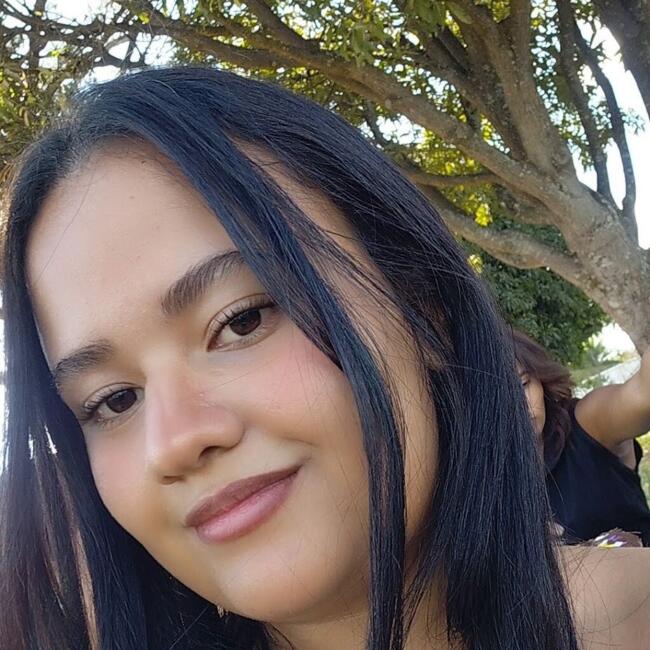 Babysitter in Brasília: Bruna Thauanny