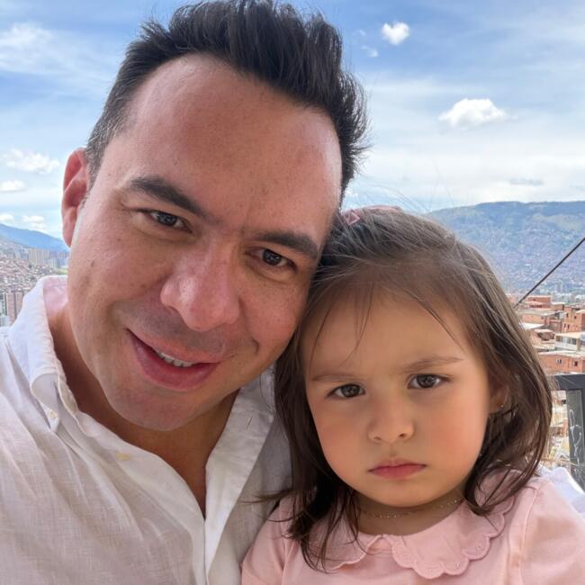 Trabajo para niñera en Medellín: Andres