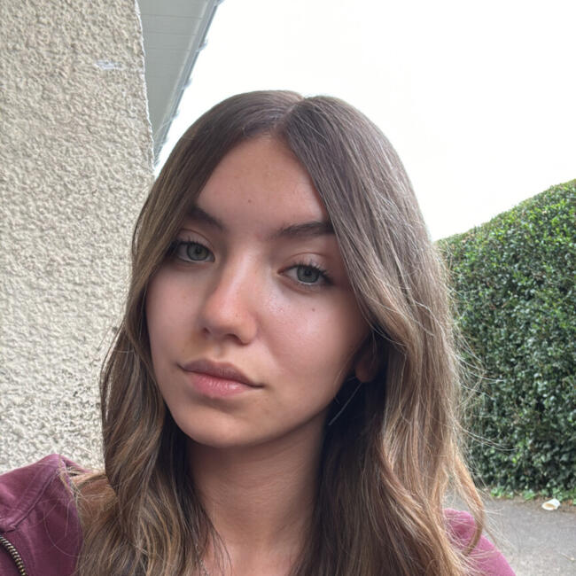 Babysitter in Éperlecques: Loane