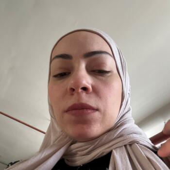 الوالدين بوشر: Arwa