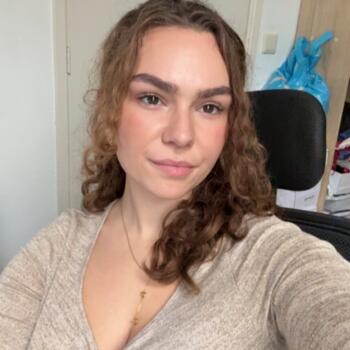 Babysitter in Flushing: Aniscia