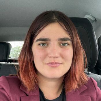 Babysitter in Saint-Gervais-la-Forêt: Clara
