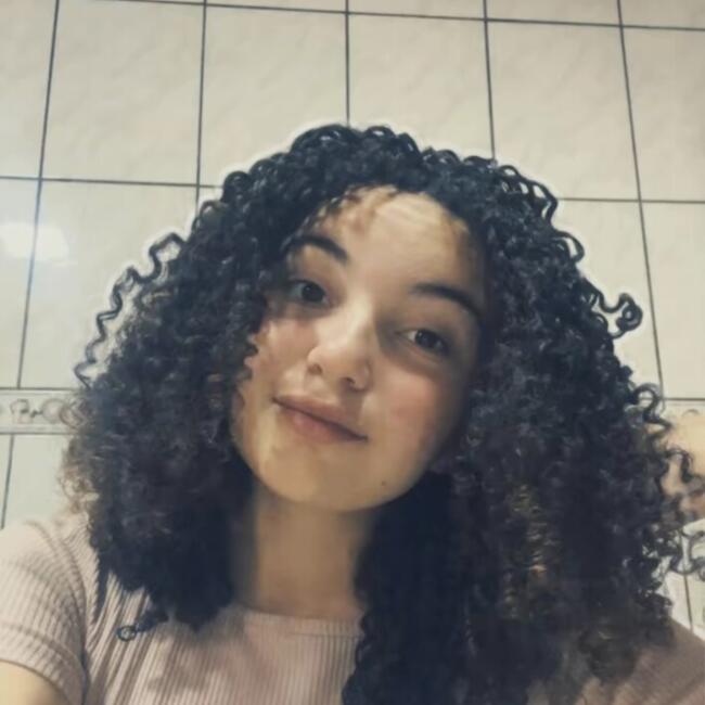 Babá em Saquarema: Emily