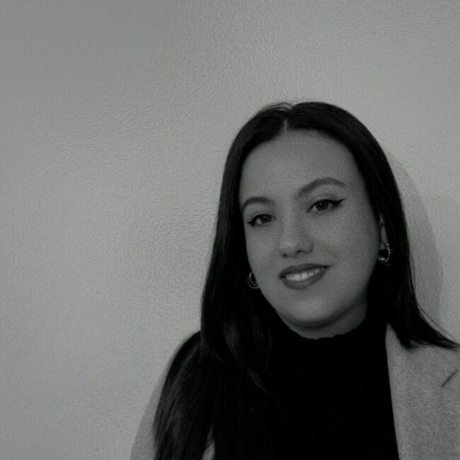 Babysitter in Paris: Mariem