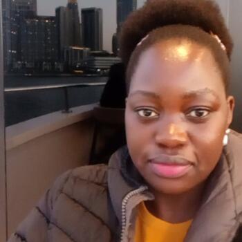 جليسة أطفال دبي: Ndagire winfred