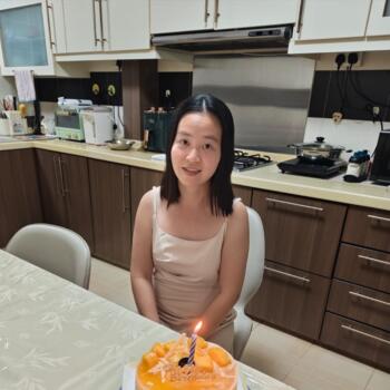 Babysitter in Singapore: Lee