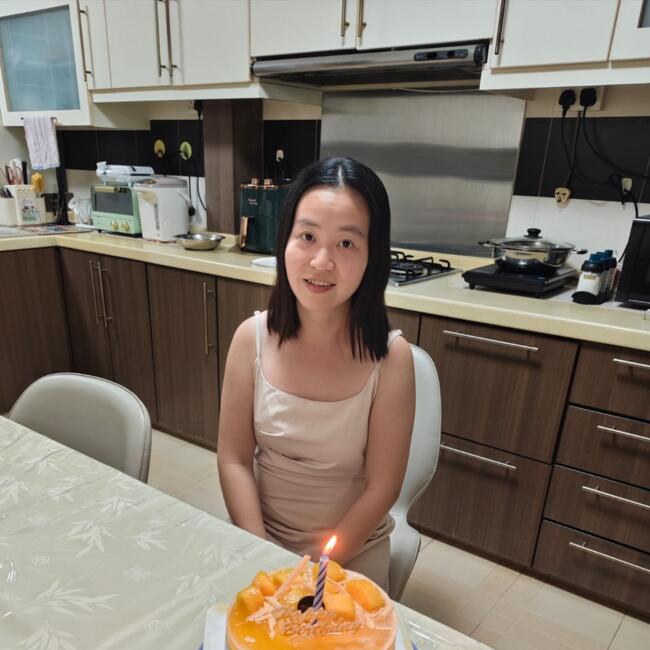 Babysitter in Singapore: Lee