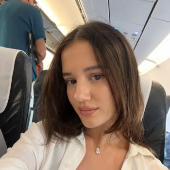 Babysitter in Nea Ionia: Gezouela