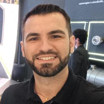 Babysitting job in Curitiba: babysitting job Leandro