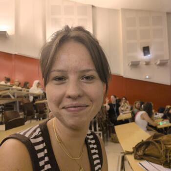 Babysitter in Lyon: Claire