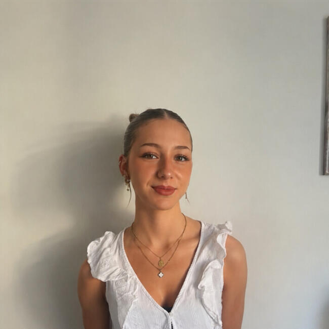 Babysitter in Marcoussis: Jenna