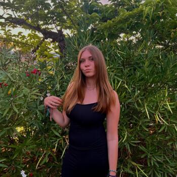 Lessy のベビーシッター: Anaele