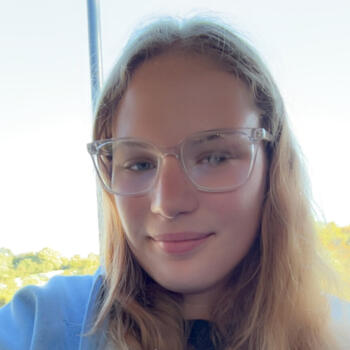 Babysitter in Gosport: Evie