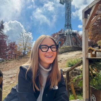 Babysitter a Monteriggioni: Corinne