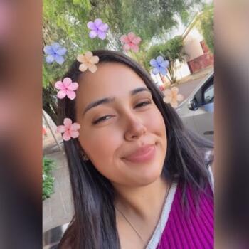 Babysitter in Uberlândia: LARA JULIA