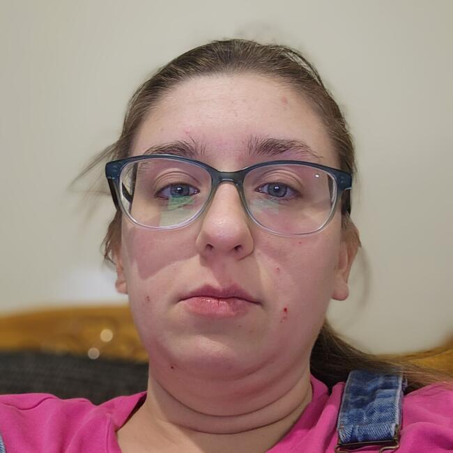 Babysitter in Surrey: Abigail