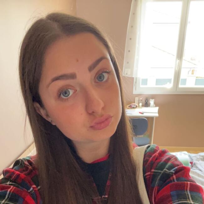 Babysitter in Brézins: Elise