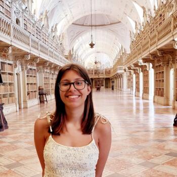 Babysitter em Famões: Mariana