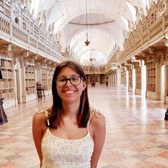 Babysitter in Famões: Mariana