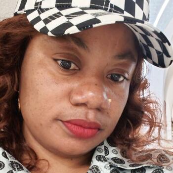 مربية أطفال في الدوحة: Amina