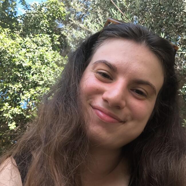 בייביסיטר ב- חולון: מאיה