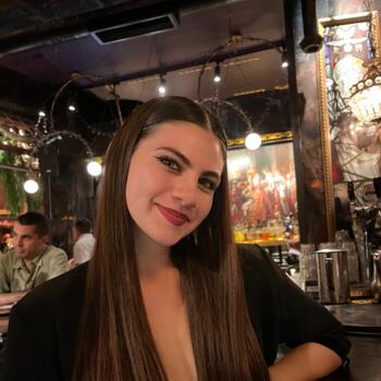 Babysitter στην περιοχή Πειραιάς: Αντριάνα