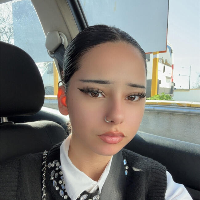 Nanny in Véretz: Silvia da silva lopes