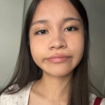 Babysitter in Singapore: Val