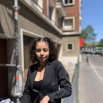 Baby-sitter in Paris: Scheima