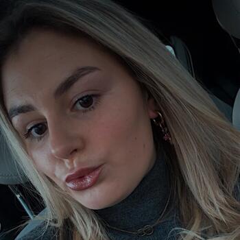 Babysitter in Ostend: Celina