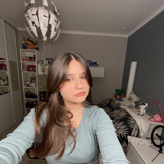 Babysitter in Joué-lès-Tours: Carla