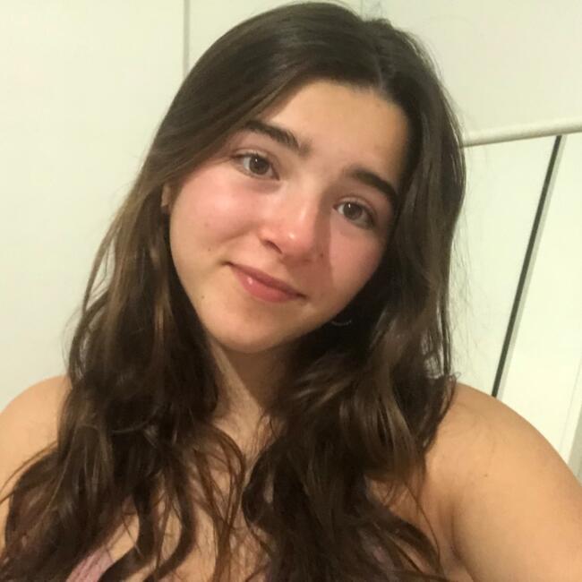 Babysitter em Cortes: Victoria