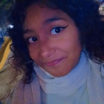 Niñera en José María Ezeiza: Julieta