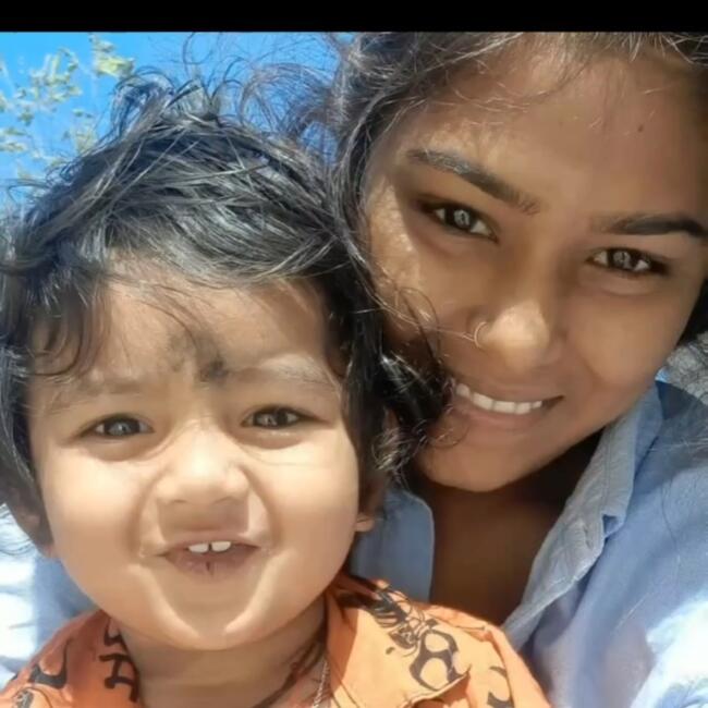 दिल्ली में बेबीसिटर: Poonam