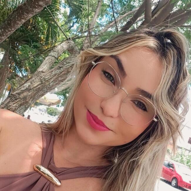 Babysitter in Linhares: Amanda