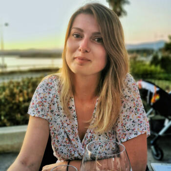 Baby-sitter in Écully: Coline