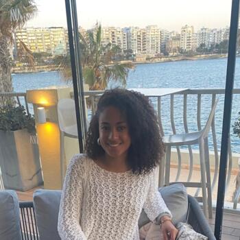 Babysitter in Paris: Helina