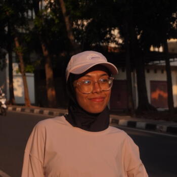Pekerjaan nanny di Kota Semarang: lowongan pekerjaan babysitter Yunira