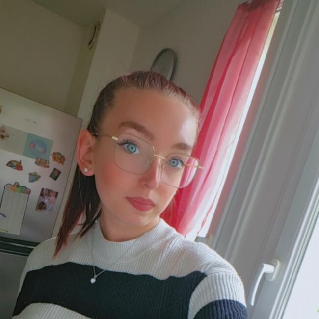 Babysitter in Saint-Quentin: LOUISE