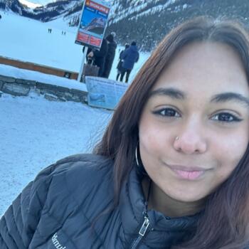 Baby-sitter in Calgary: Ari